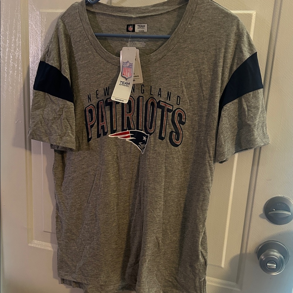 New England Patriots Womens Medium Gray NFL Team Apparel T-Shirt